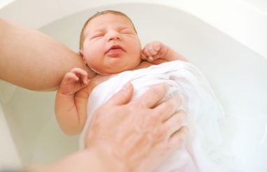 Pierwsza kąpiel noworodka - to warto wiedzieć!